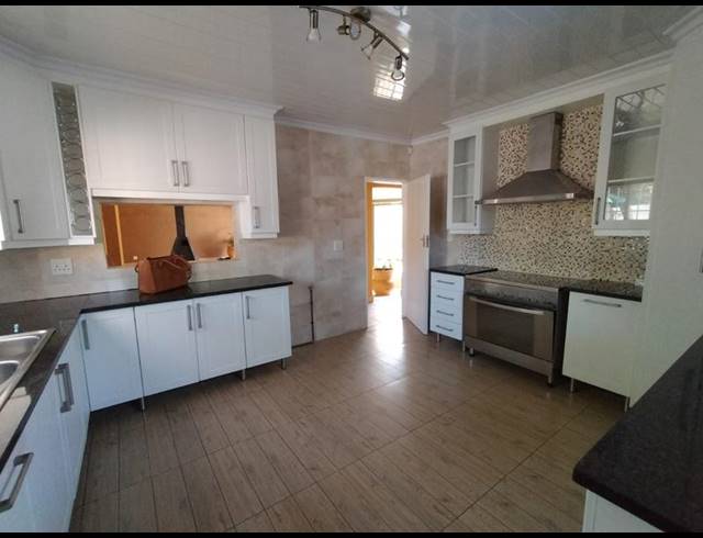 3 BEDROOM PROPERTY TO RENT IN GLEN MARAIS